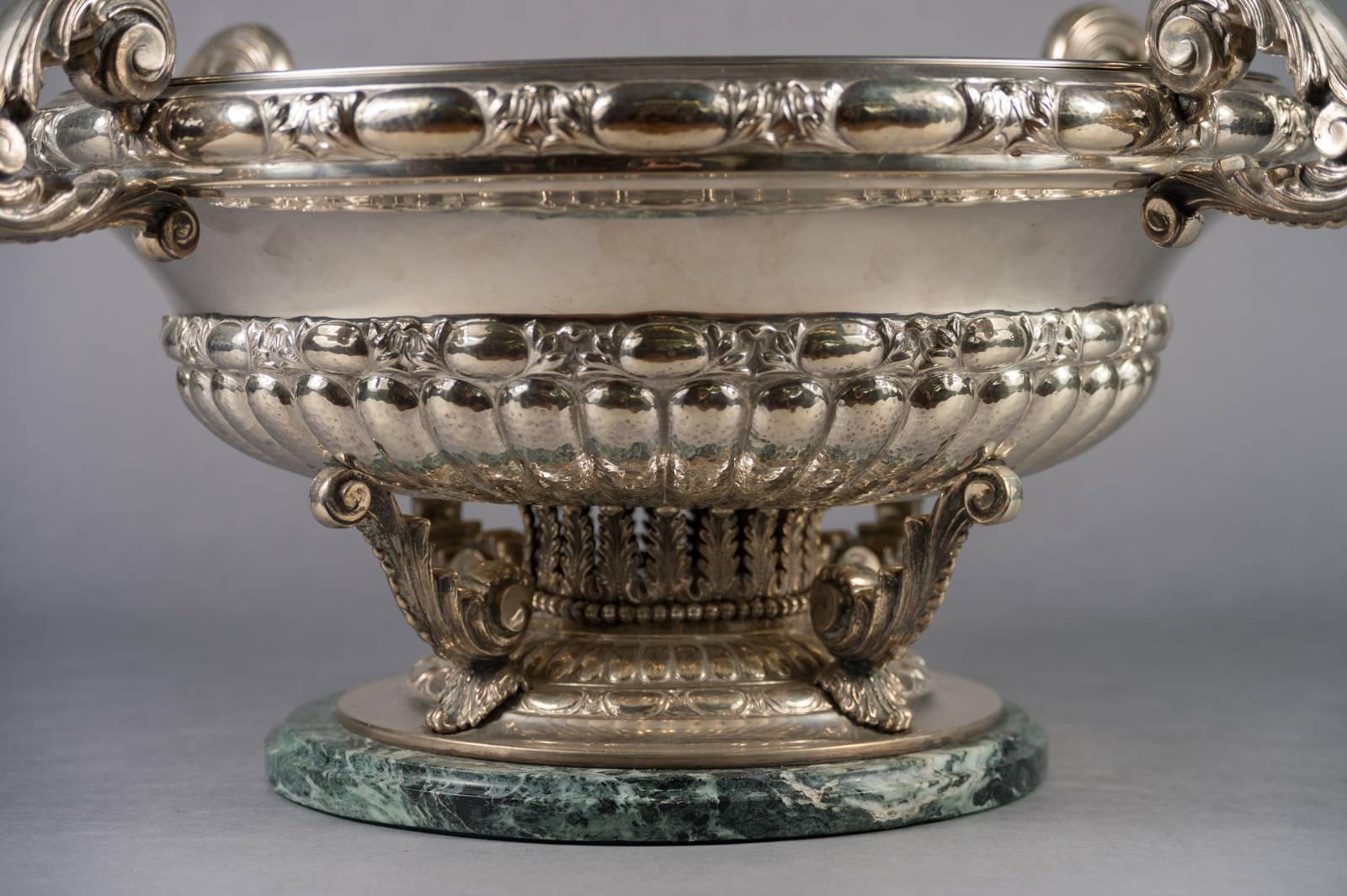 Large Italian .925 Silver Centerpiece Bowl with Four Handles & Marble Base In Excellent Condition For Sale In Los Angeles, CA