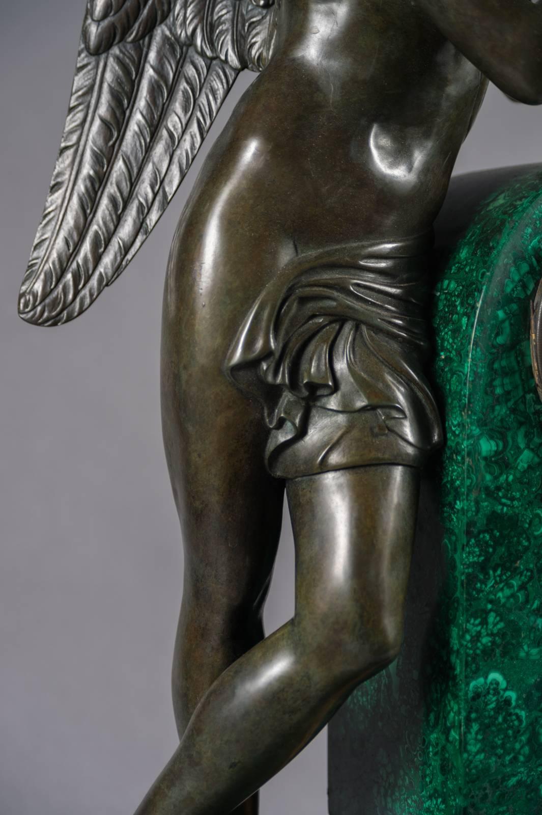 XIXe siècle Horloge monumentale française en malachite, bronze doré et patiné en vente