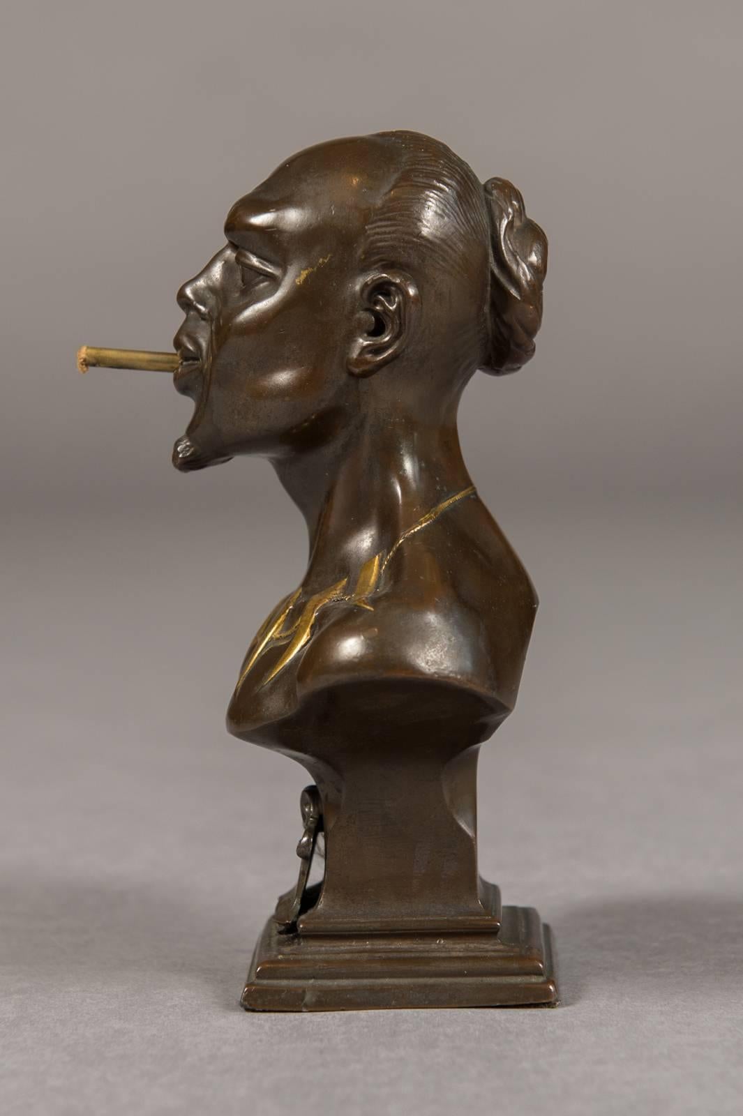 Rare briquet à cigare en bronze patiné à motifs africains, circa 1900 Excellent état - En vente à Los Angeles, CA