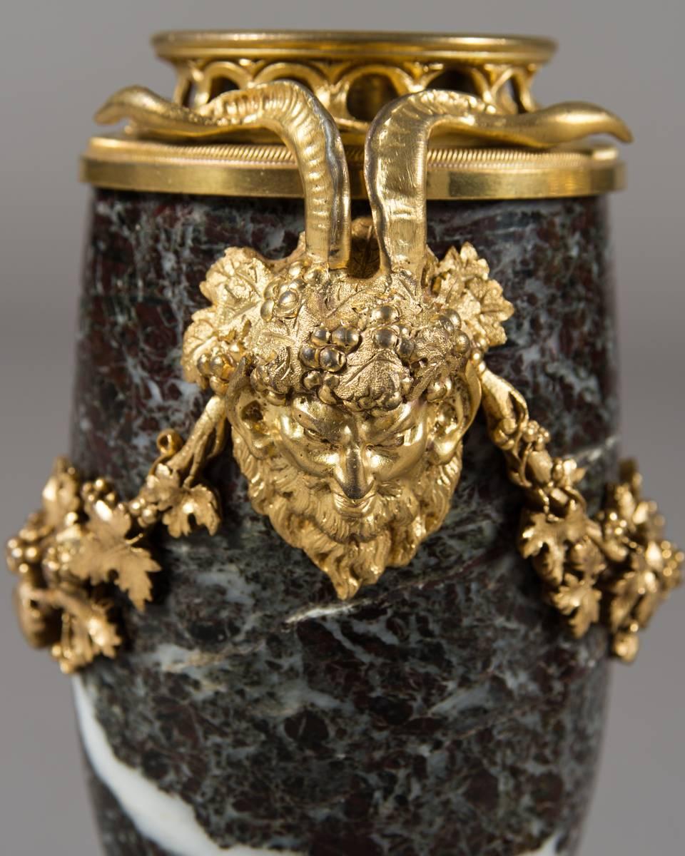 XIXe siècle Paire de Cassolettes françaises du 19ème siècle en marbre montées sur bronze doré en vente