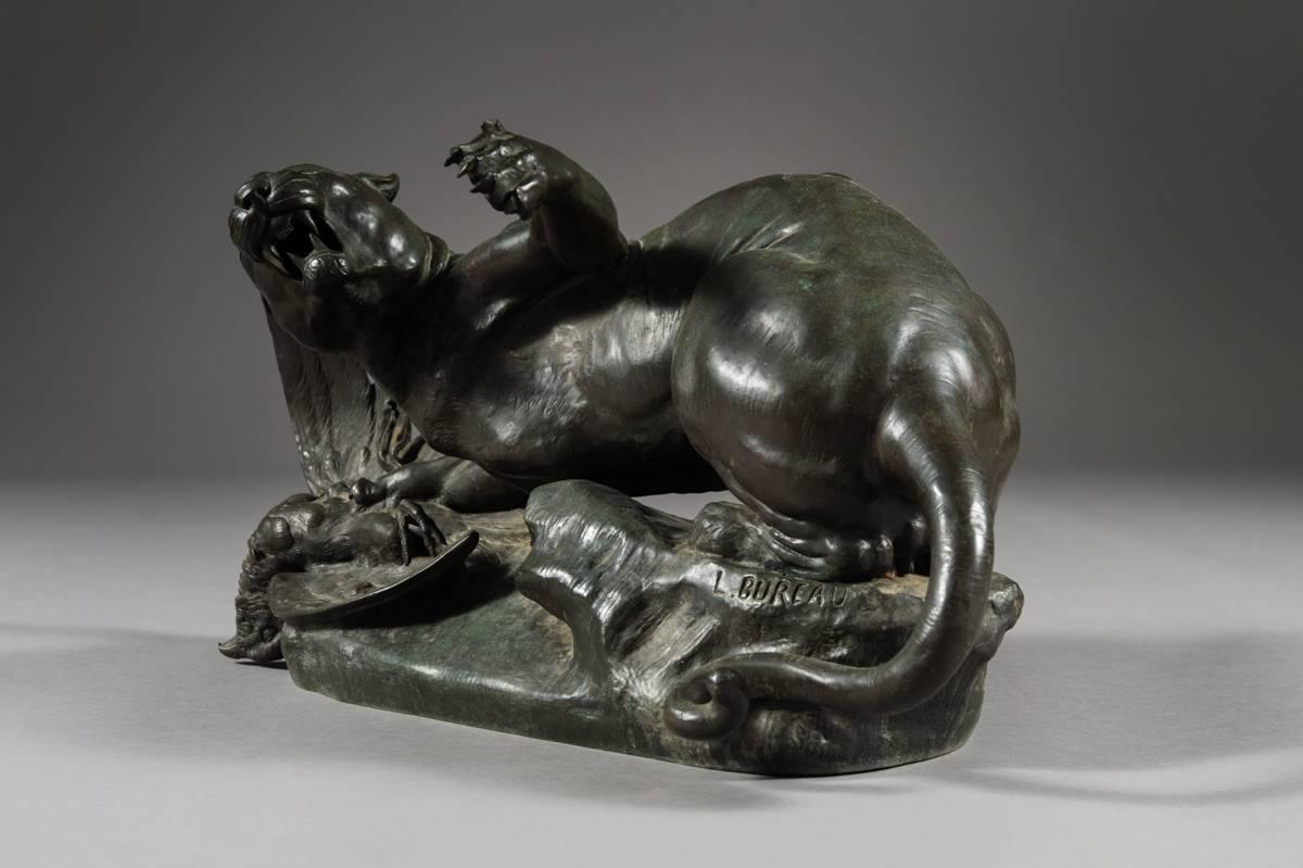 Gut gearbeitetes antikes Bronzemodell einer Löwe von Leon Bureau (19. Jahrhundert) im Angebot