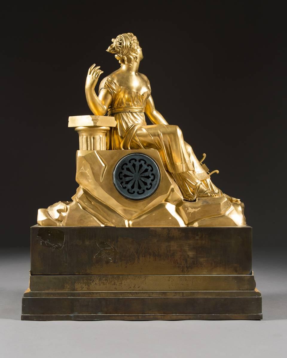 Große französische figurale Kaminuhr aus vergoldeter Bronze des 19. Jahrhunderts (Vergoldet) im Angebot