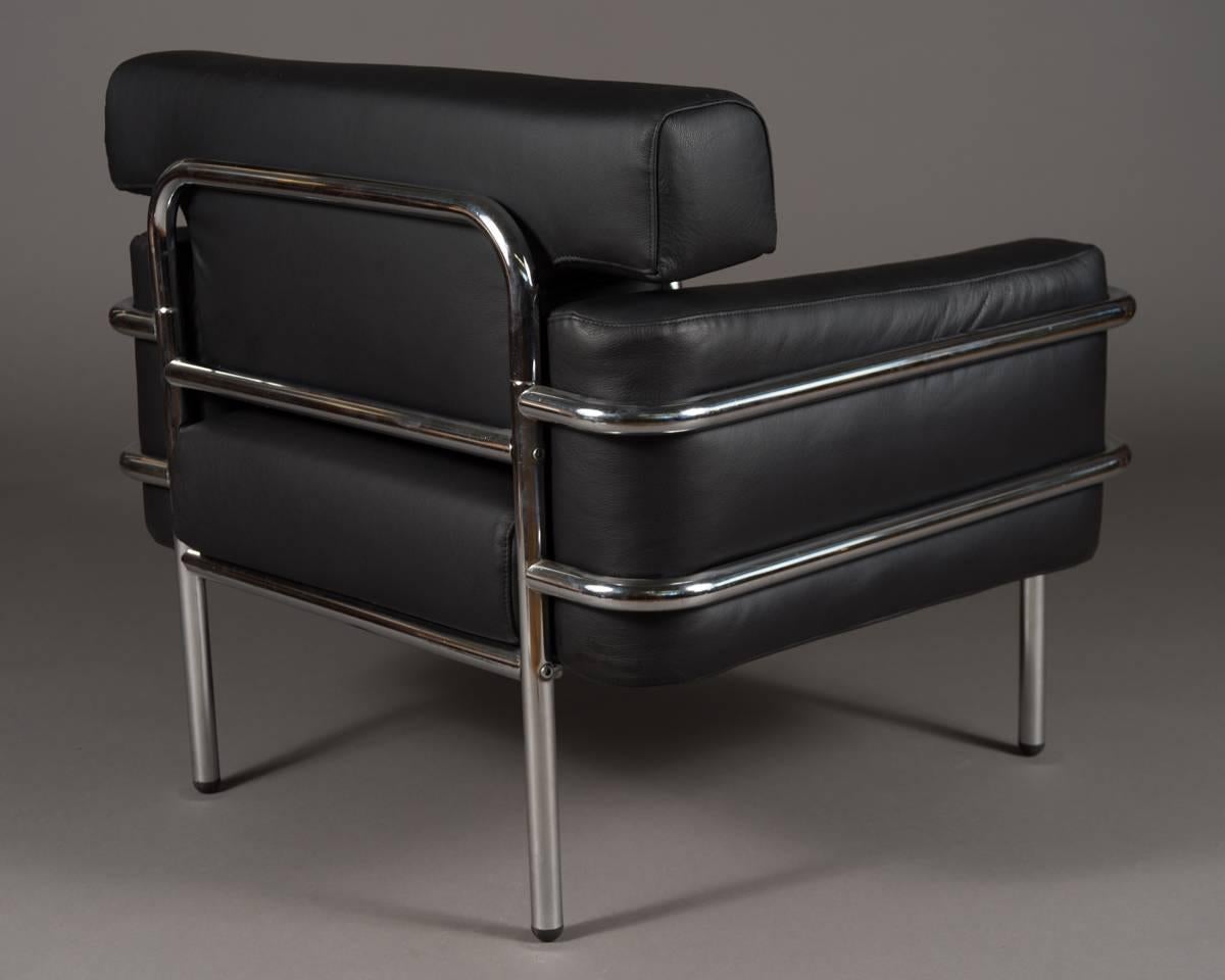 Italian Pair of Iconic Vintage Le Corbusier Style Black Leather Club Chairs