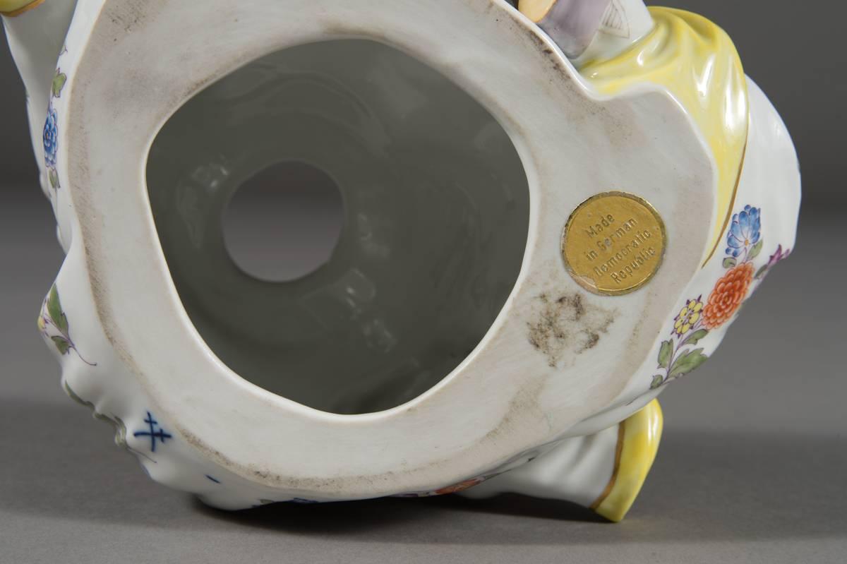 Figurine pagode en porcelaine de Meissen à tête articulée hochant en vente 3