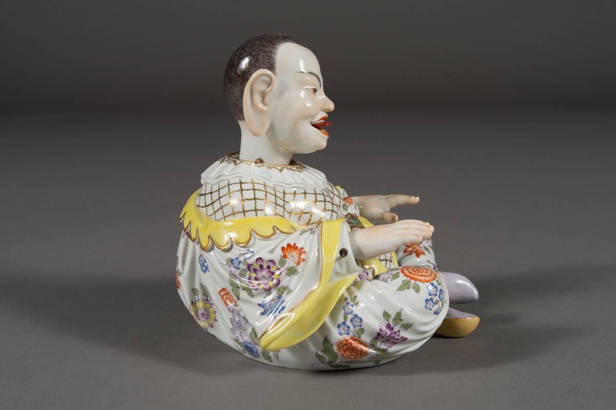 Peint à la main Figurine pagode en porcelaine de Meissen à tête articulée hochant en vente