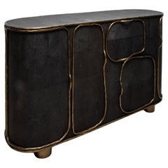 Buffet en galuchat noir et laiton patiné bronze par R&Y Augousti EN STOCK