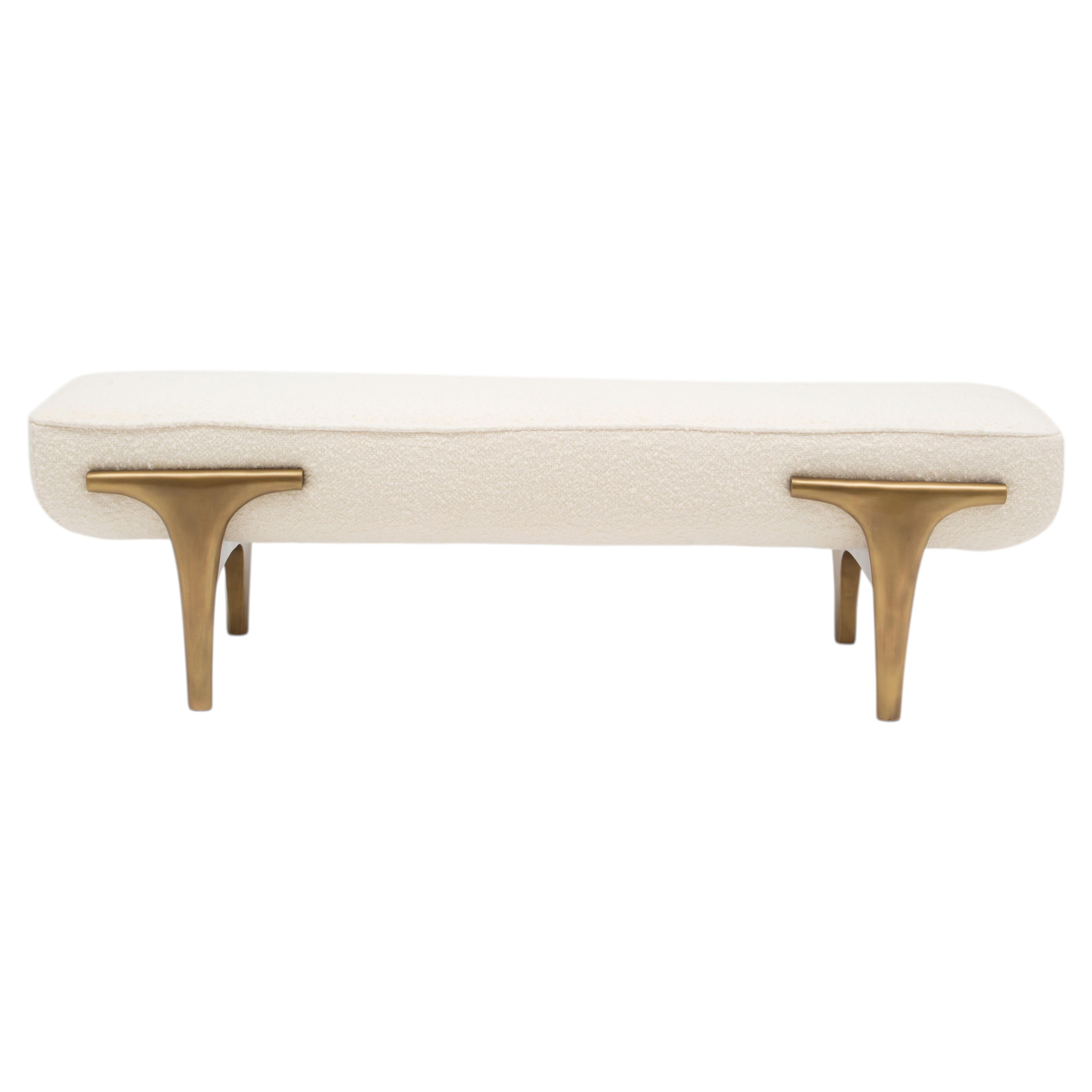 Panca imbottita Boucle con finiture in ottone patinato bronzo di R&Y Augousti in vendita