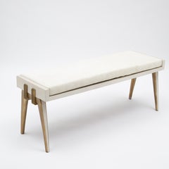 Panca imbottita in pelle shagreen color crema e ottone con patina bronzo di R&Y Augousti
