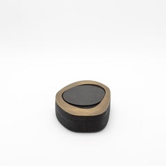 Set di 2 scatole in pelle di squalo e conchiglia con finiture in ottone patinato bronzo di R&Y Augousti