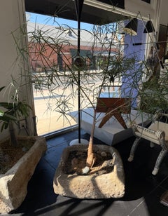 Fioriera in pietra calcarea del XIX secolo