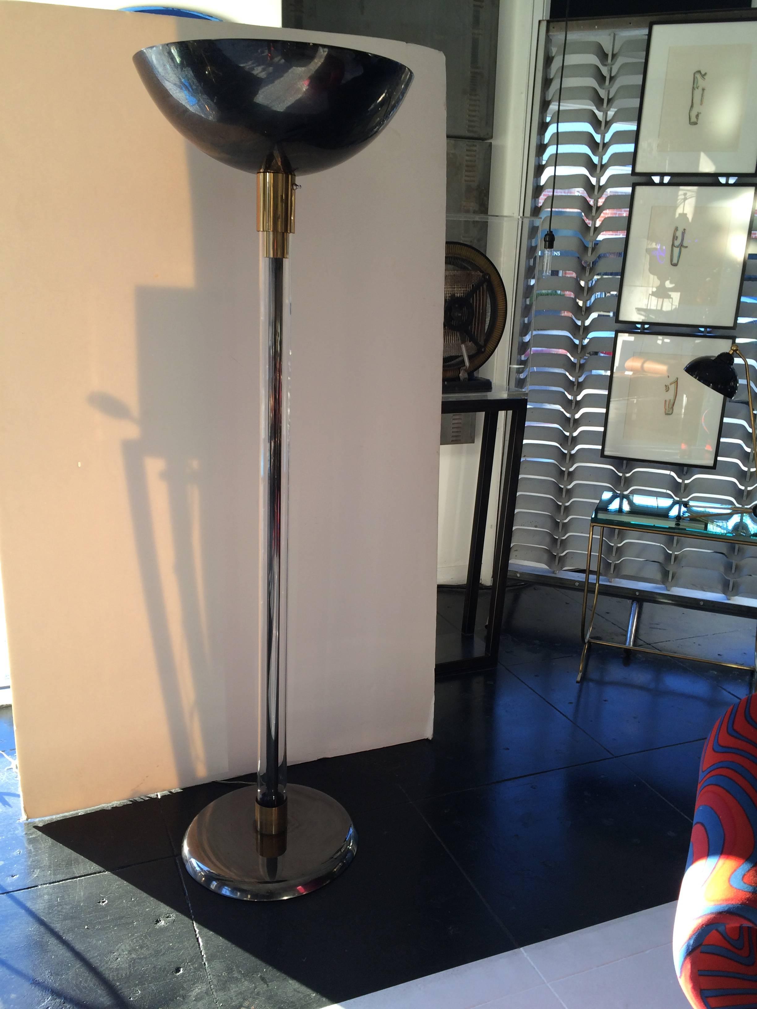 Amazing and rare floor lamp by Karl Springer, American, 1970s.
Gunmetal finish highlighted with a bronze finish. The gunmetal stem is covered in Lucite.