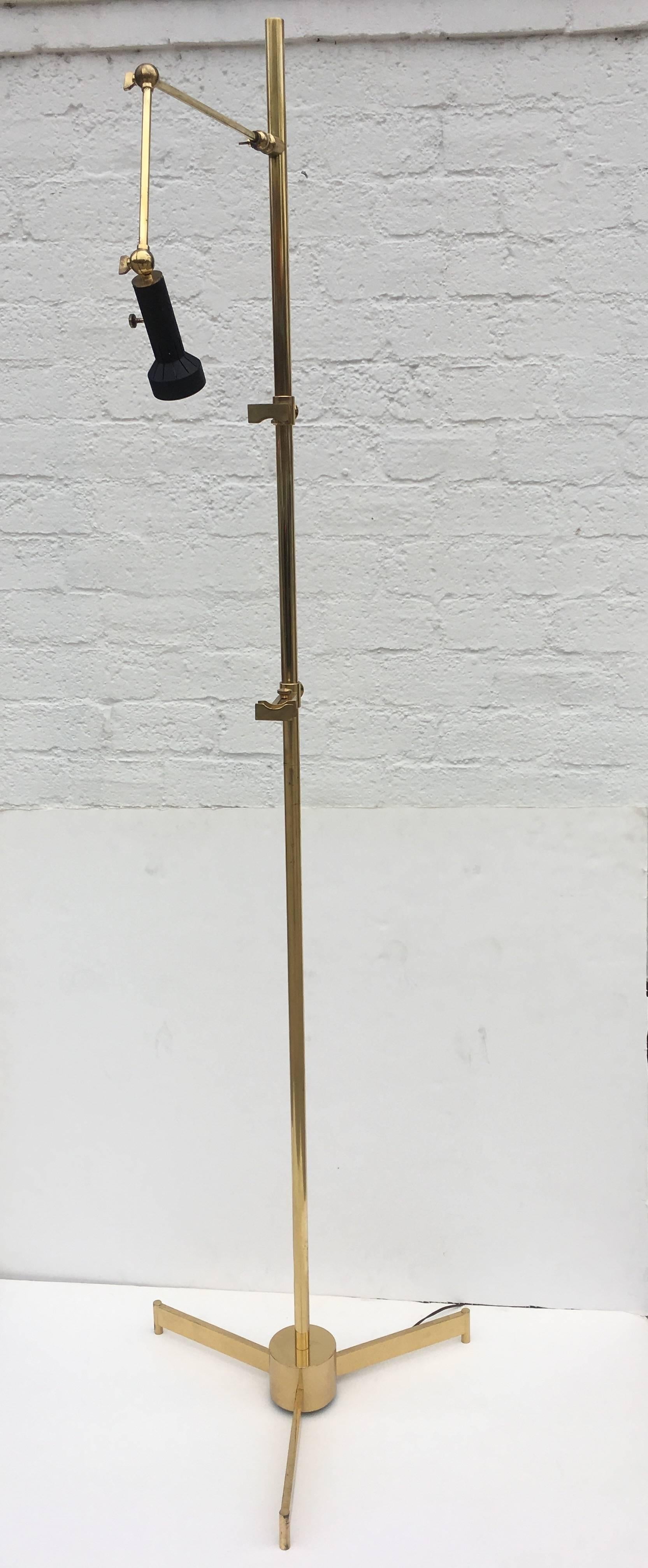 Beautiful easel floor lamp by Arredoluce with adjustable light. Polished brass, Italy, 1950s.

(The price is for the easel without the piece of art).