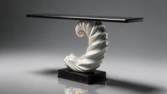 Consolle scultorea in ebano e conchiglia di nautilus bianca in stile Art Déco, con finiture in oro 24 carati