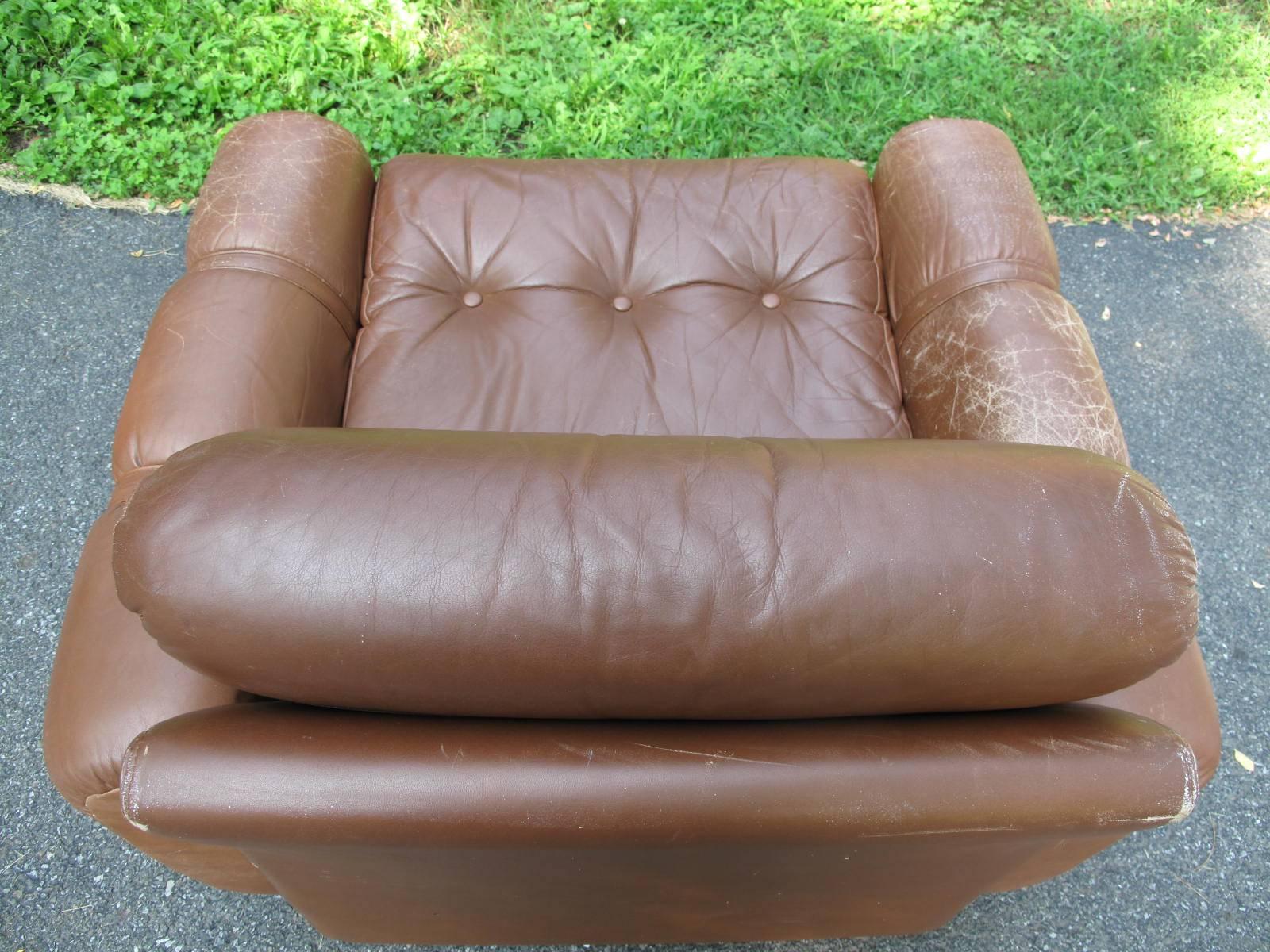 Danish Modern Leather Chair In Fair Condition In Brooklyn, NY