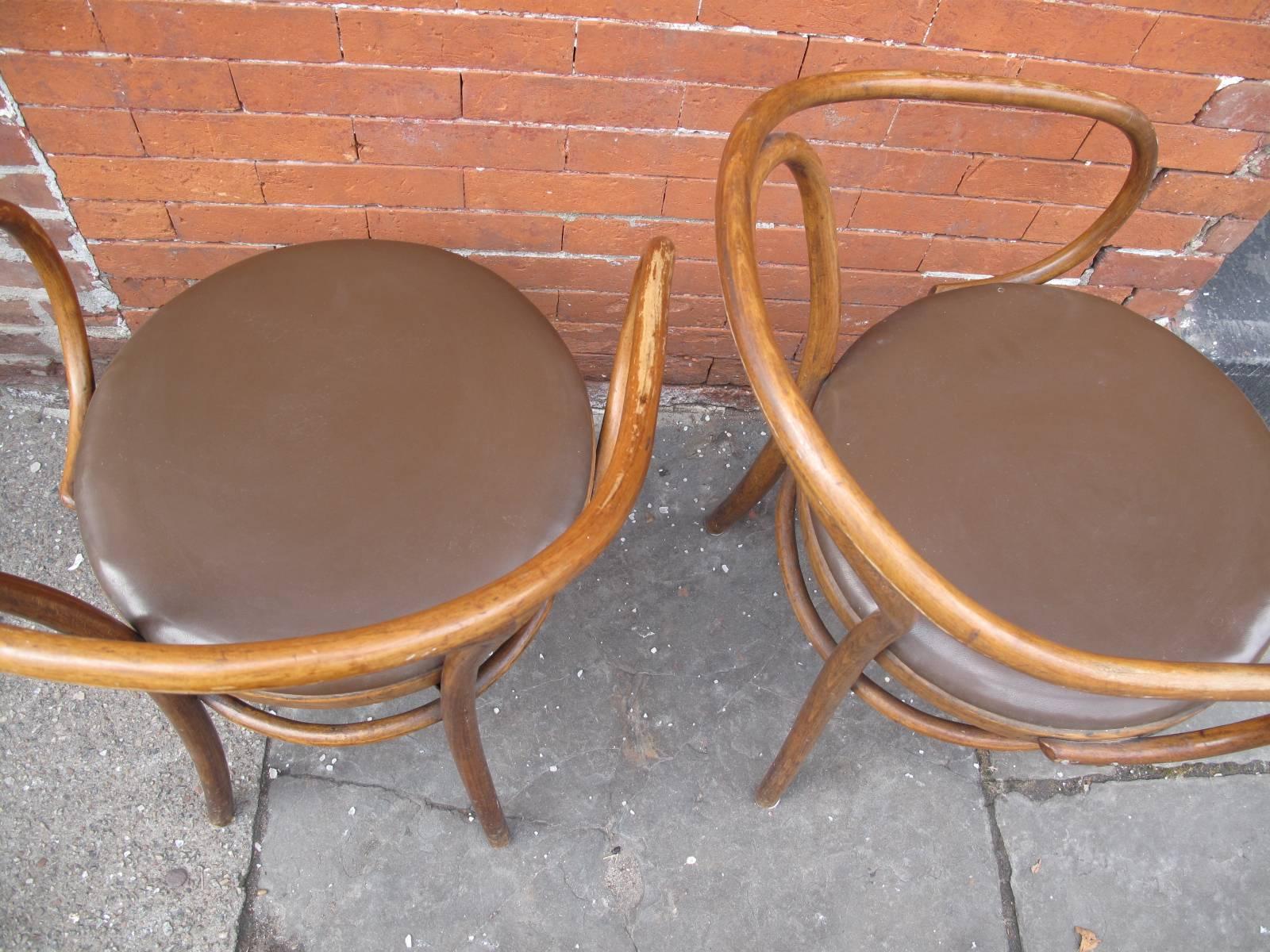 Four Thonet 209 Chairs In Good Condition In Brooklyn, NY