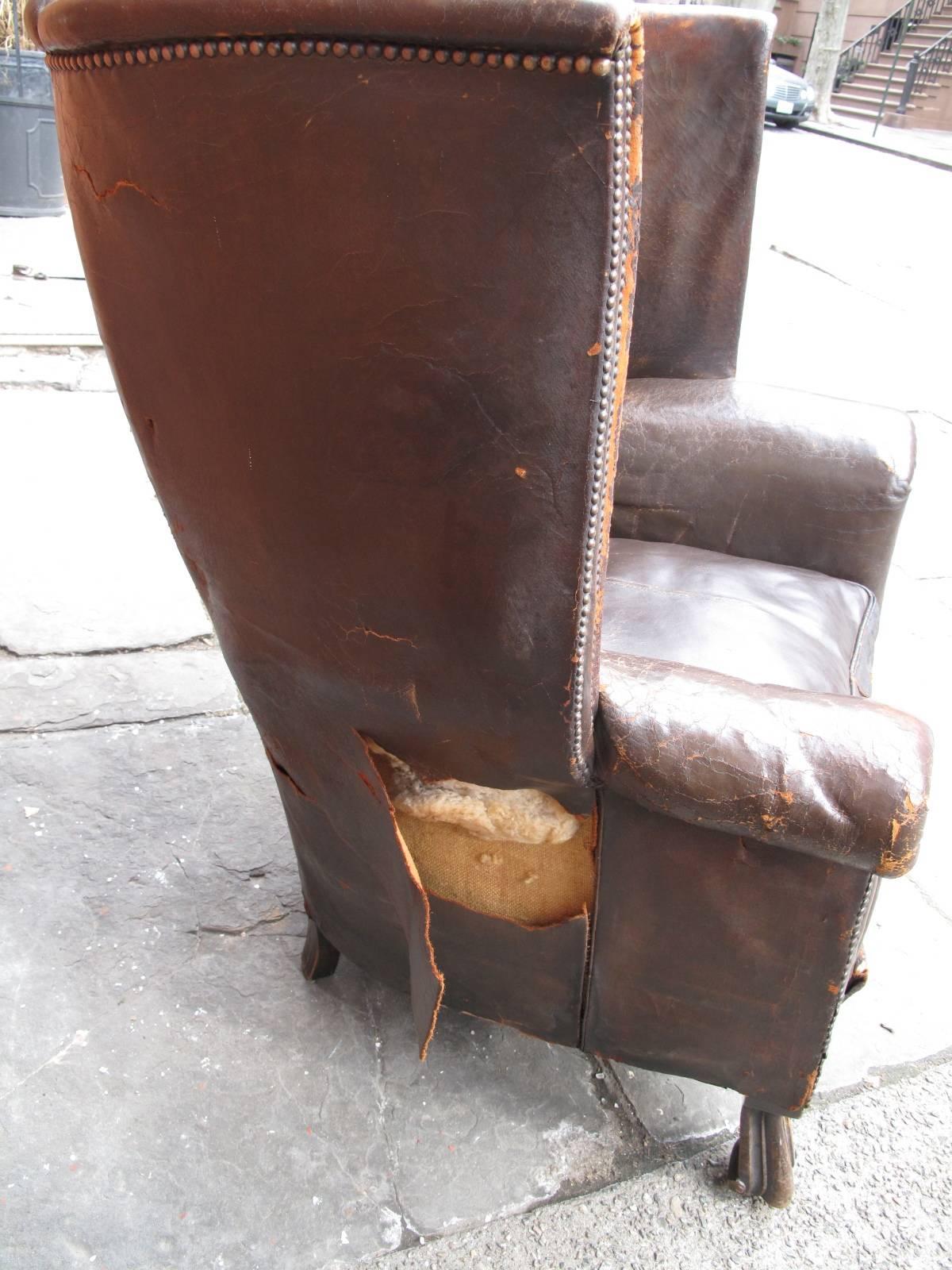 Grand English Leather Club Chair In Fair Condition In Brooklyn, NY