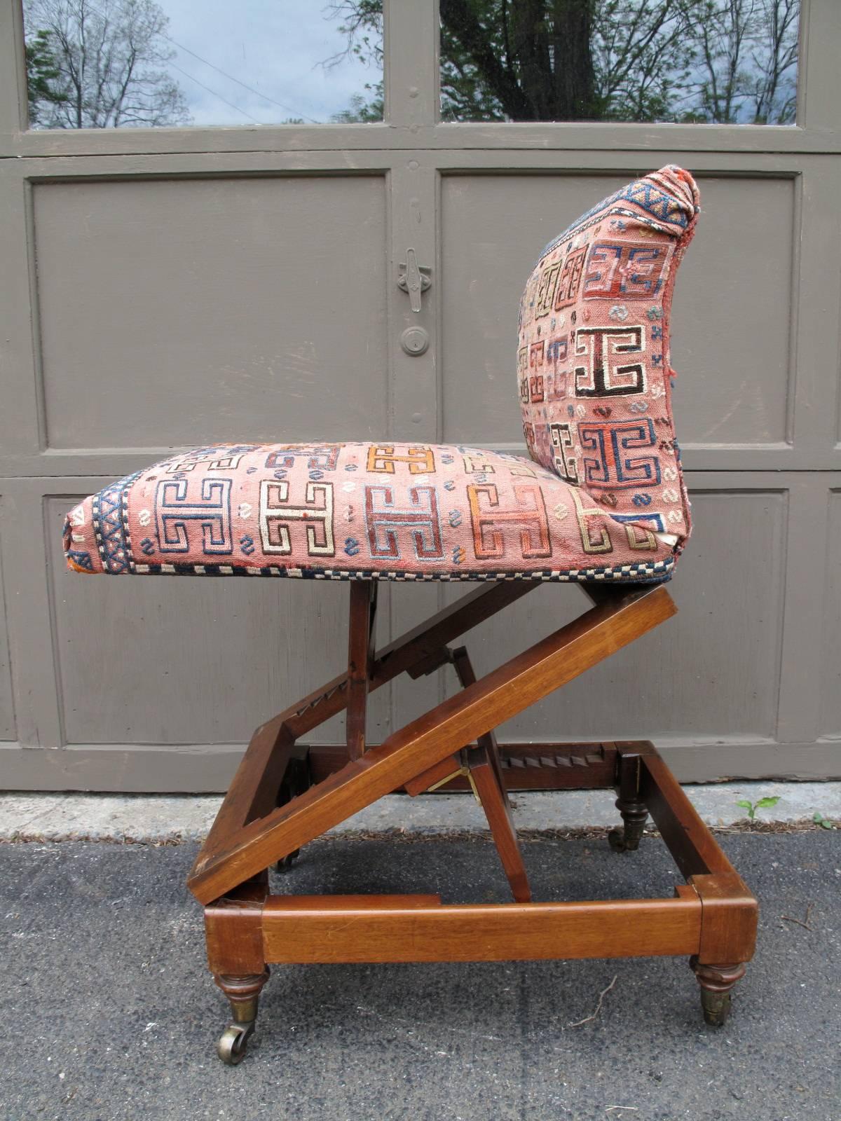 Petite English Metamorphic Slipper Chair In Good Condition In Brooklyn, NY