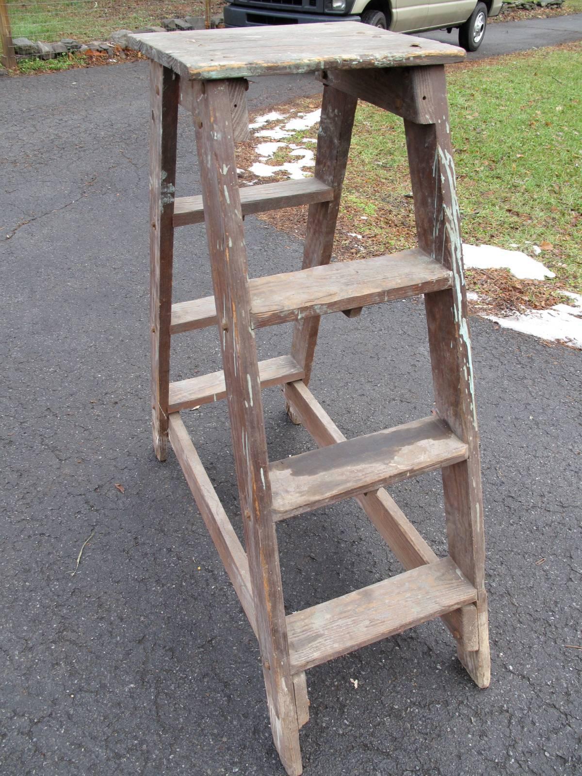 Rustic 20th Century American Double-Sided Step Ladder For Sale