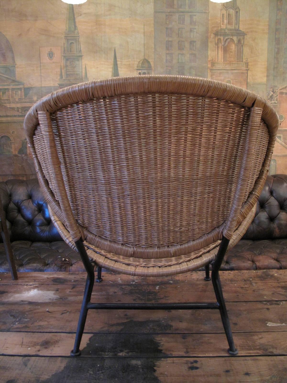 Wicker Chair in the Style of Salterini In Good Condition In Brooklyn, NY