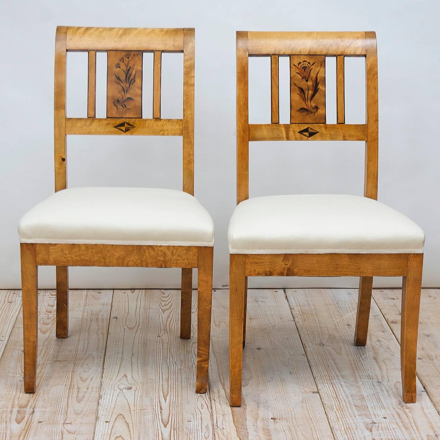 Polished Pair of Swedish Art Deco Side Chairs in Birch with Black Stenciled Flowers