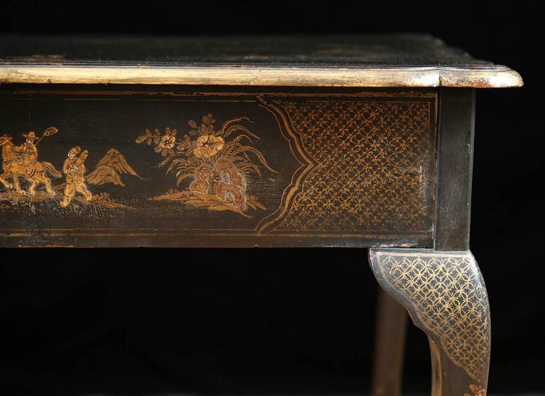 19th Century Black Lacquered Chinoiserie Tea Table with Painted Scenes In Good Condition In Miami, FL