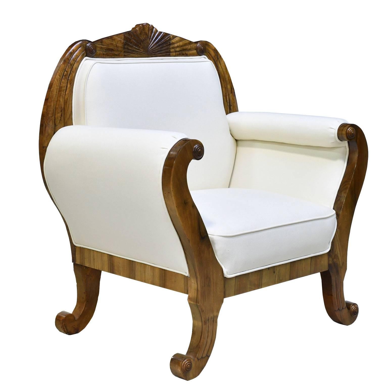 Polished Pair of South German Biedermeier Armchairs or Bergères in Walnut, circa 1830 For Sale