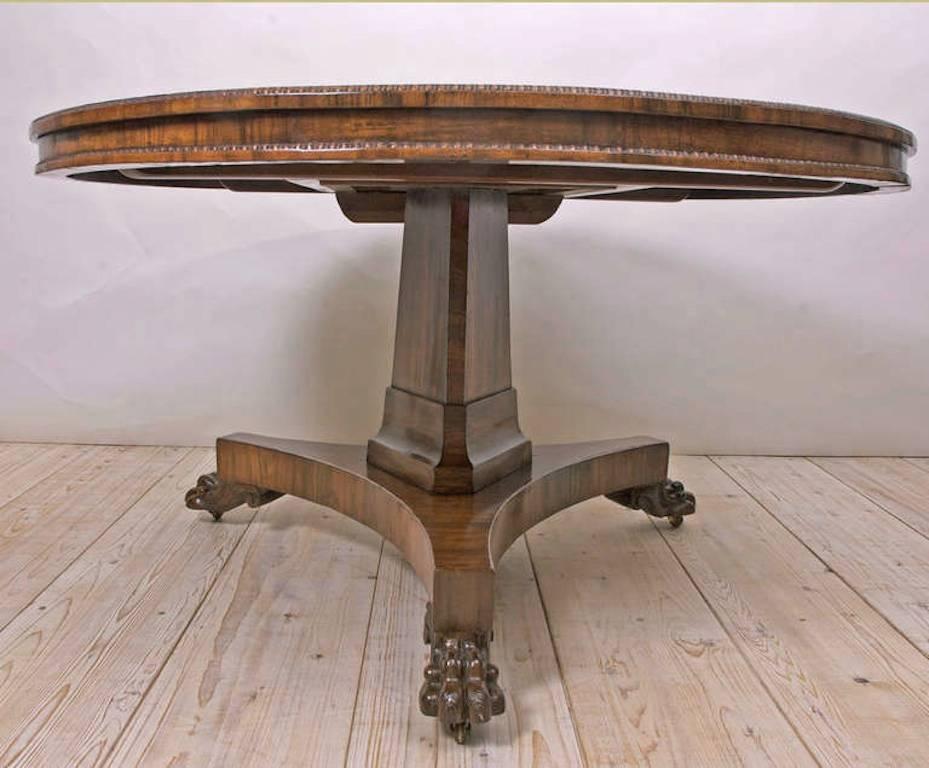 English Regency Round Tilt-Top Center Pedestal Table, circa 1820 In Excellent Condition In Miami, FL