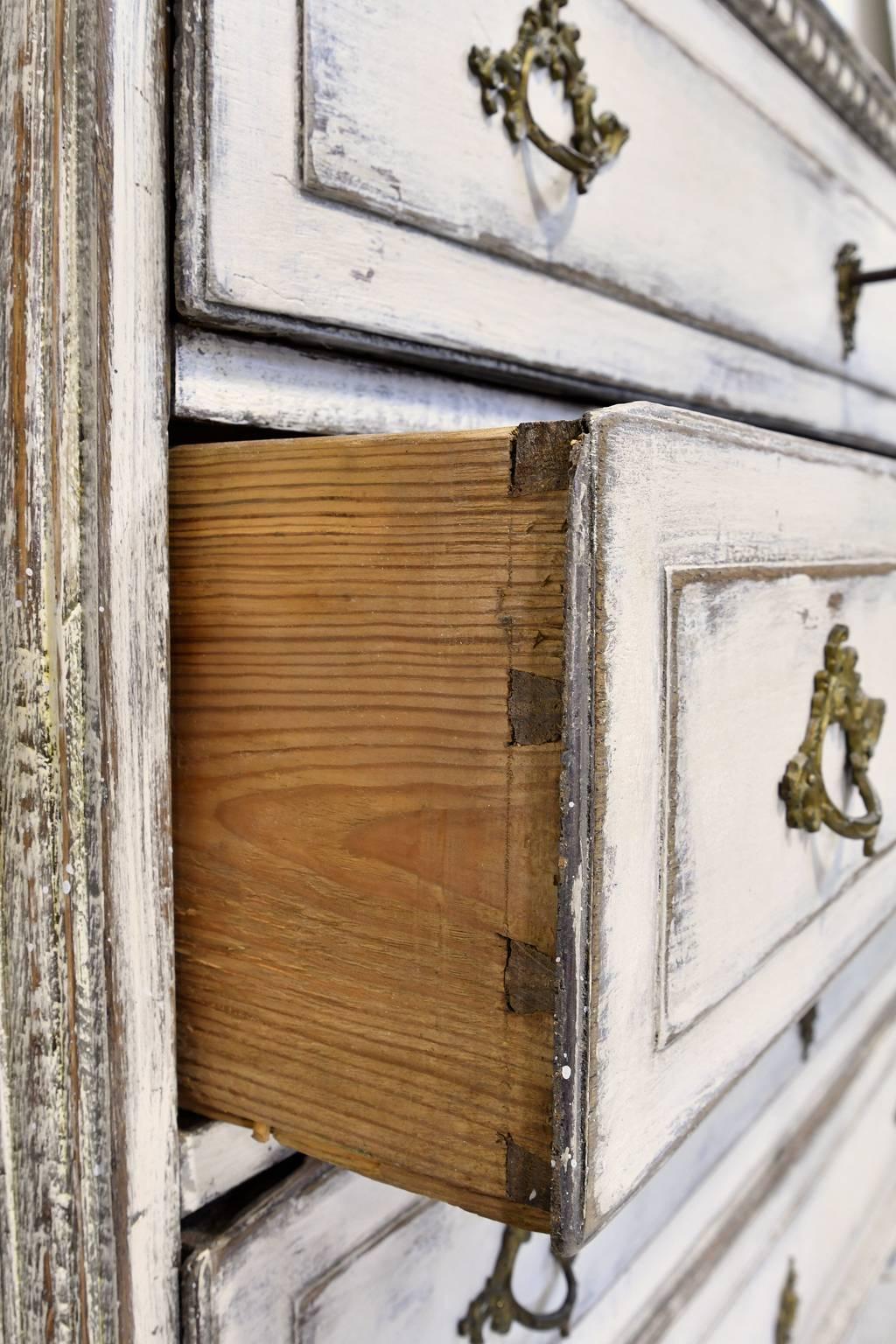 18th Century Swedish Gustavian Grey/ White Painted Commode/ Chest of Drawers For Sale 2