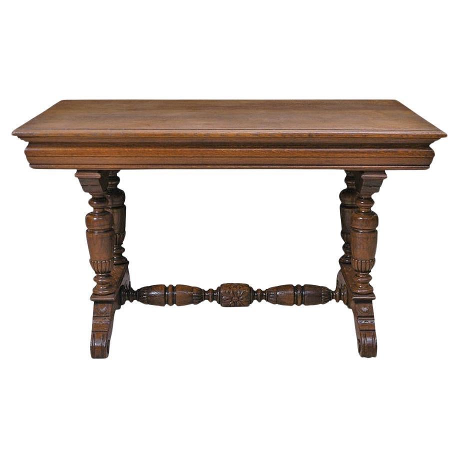 Petite table à manger ou bureau en chêne de style Renaissance européenne