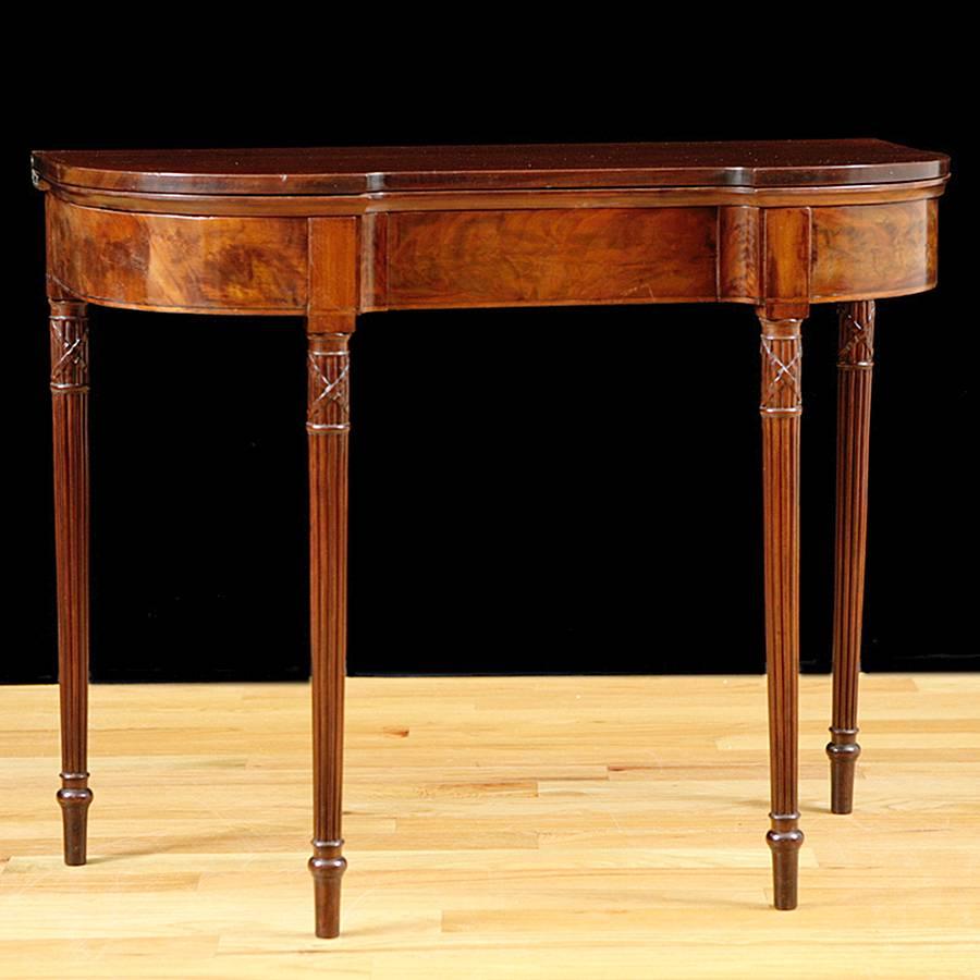 American Sheraton D-Form Game Table in Mahogany with Reeded Legs, circa 1815 1