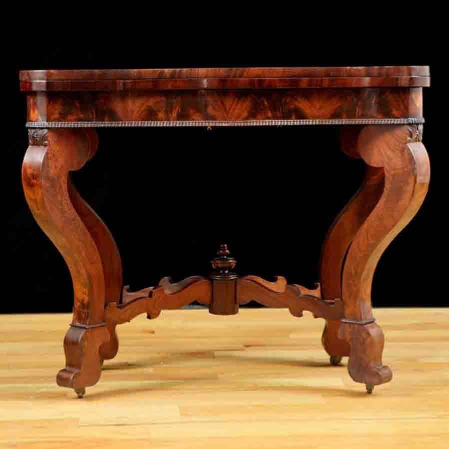 American Empire card table in mahogany with pivot, fold-over top opening to square Attributable to well-known cabinetmaker Meeks & Sons New York City, circa 1840
American Empire game table, works well as a side table, end table, lamp table, game