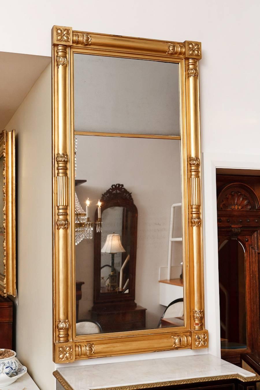 A very beautiful gold leaf Federal mirror attributable to Isaac Platt, with turned and carved pilasters framing original glass, New York City, circa 1820.
Measure: 32 1/2