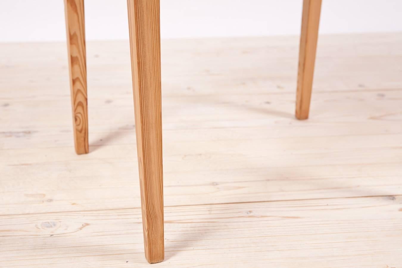 Scandinavian Side Table in Pine with Drawer