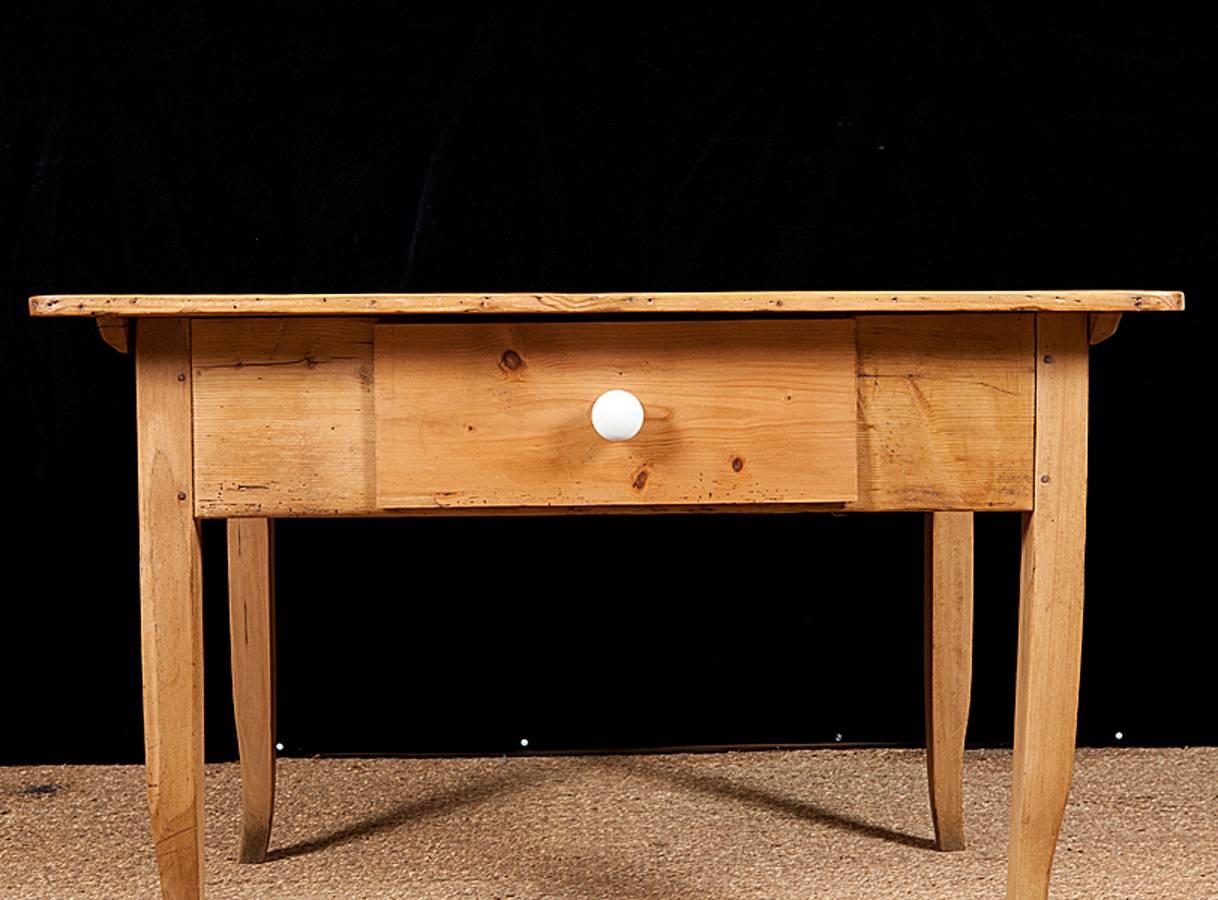 Biedermeier Country Pine Work Table with Drawer, circa 1825 In Good Condition In Miami, FL