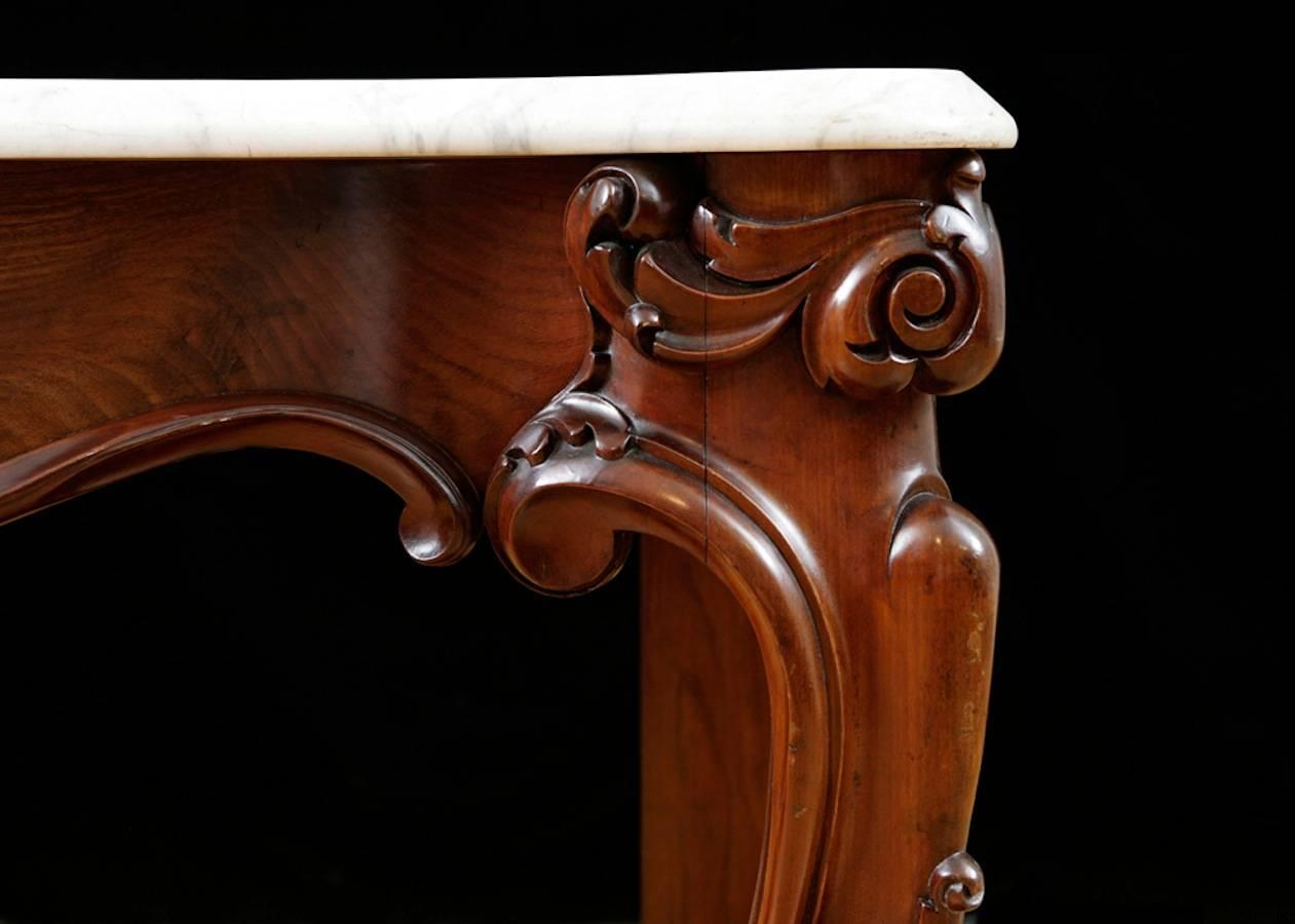 American Console Table in Mahogany with White Marble Top, circa 1835 In Good Condition For Sale In Miami, FL