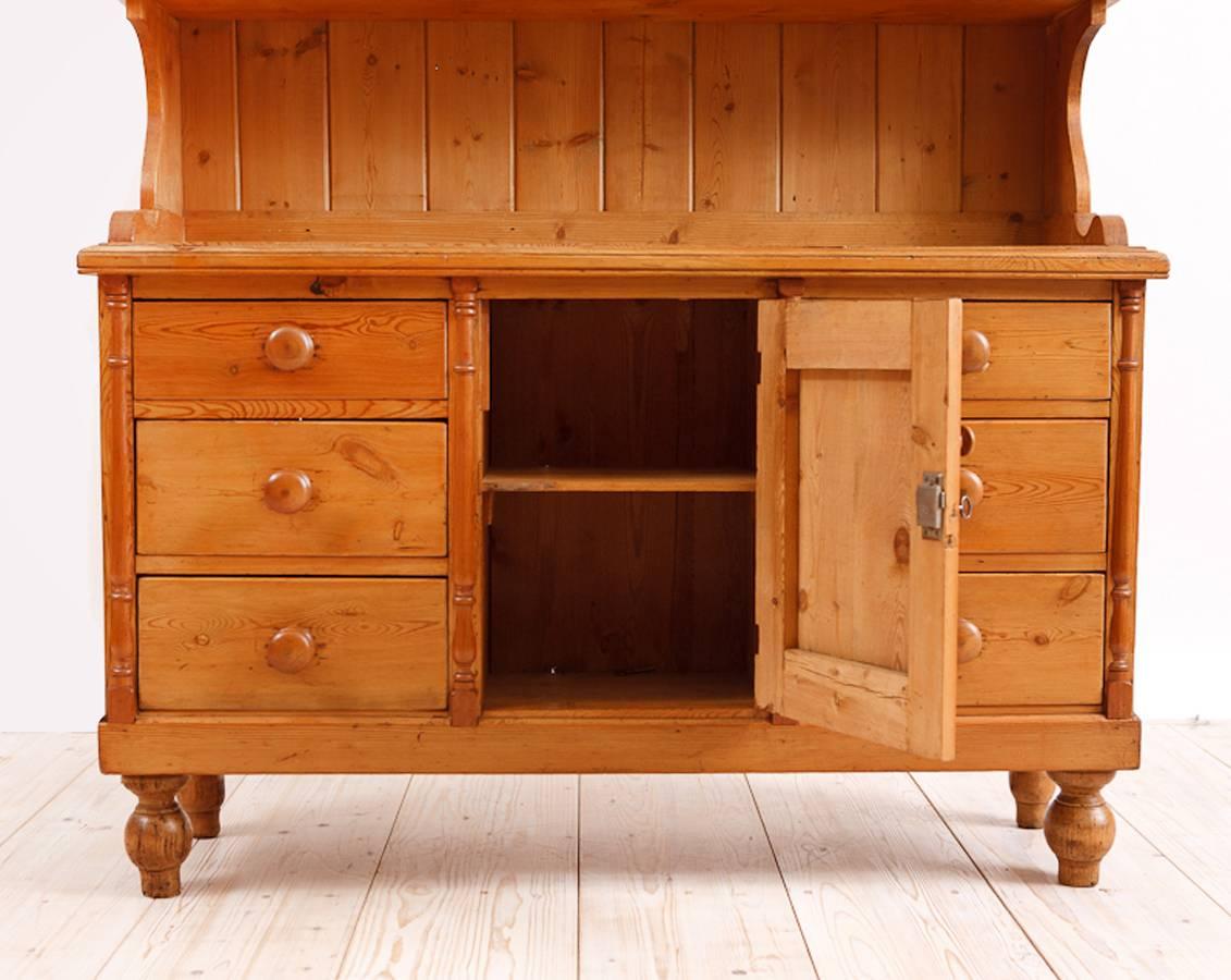 Country Welsh Cupboard in Pine, circa 1860