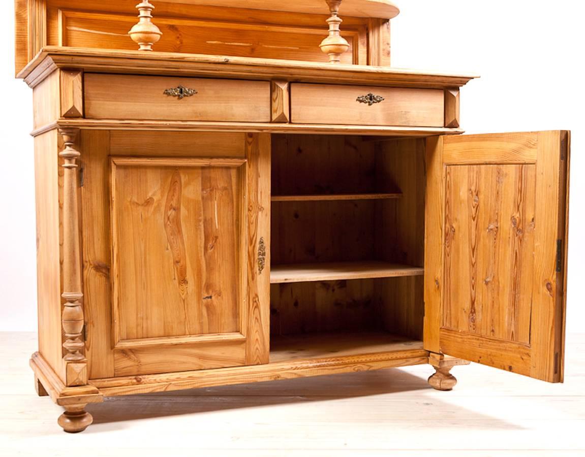 Gründerzeit Hutch in Pine, circa 1880 In Good Condition For Sale In Miami, FL