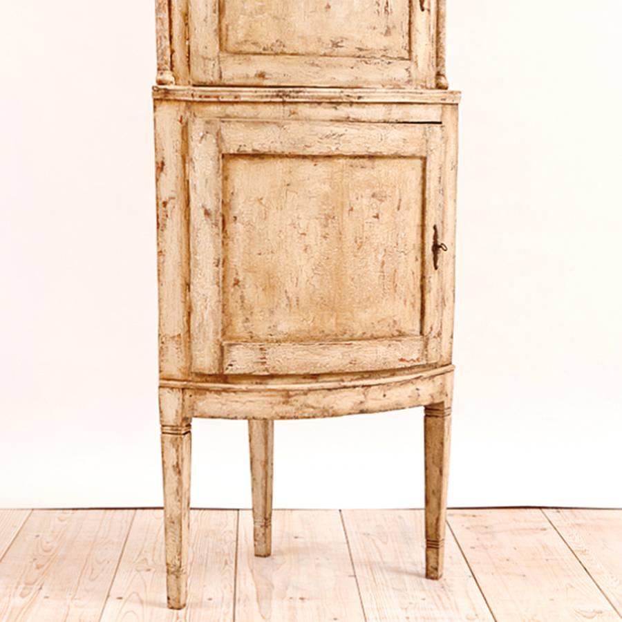 18th century Scandinavian pine painted corner cupboard.
Discovered in a farm house near the village of Kong just South of Copenhagen this late 18th century Danish corner cupboard with its split round pilasters and bowed doors is a gem. Its