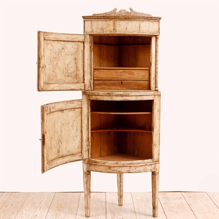 Painted 18th Century Scandinavian Corner Cupboard In Good Condition For Sale In Miami, FL