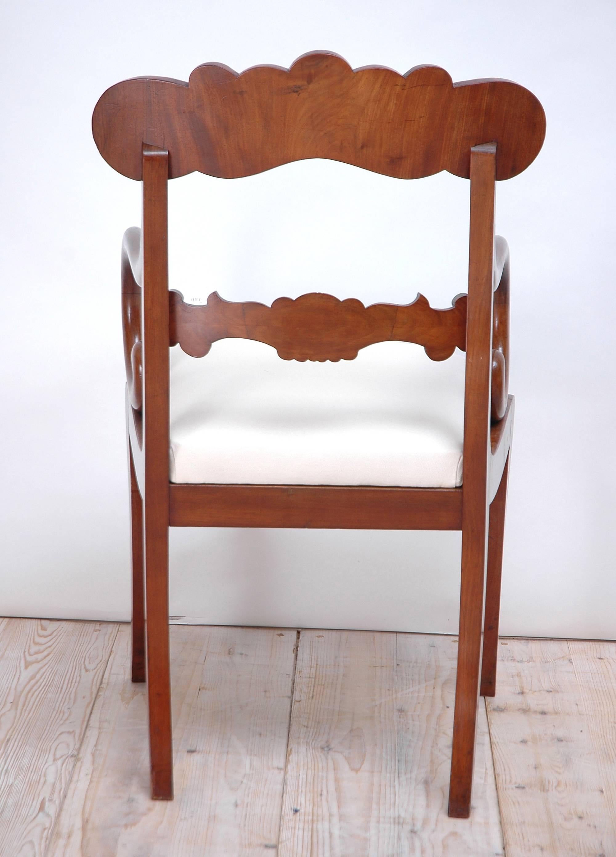 Set of 10 Antique Swedish Karl Johan Dining Chairs in Mahogany w/ Upholsterery In Good Condition For Sale In Miami, FL