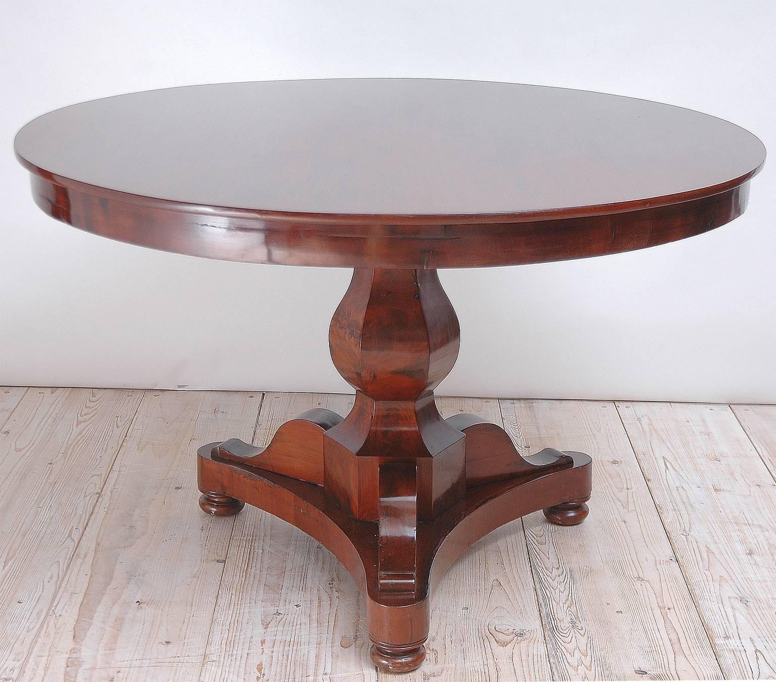 French Charles X Round Center Pedestal Table, circa 1825 In Good Condition In Miami, FL
