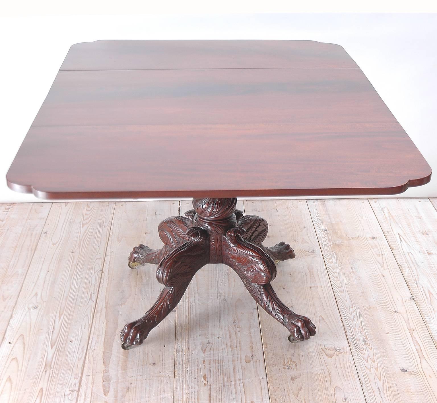 Early 19th Century American Federal Breakfast Table in Mahogany with Drop-Leaves, circa 1815 For Sale