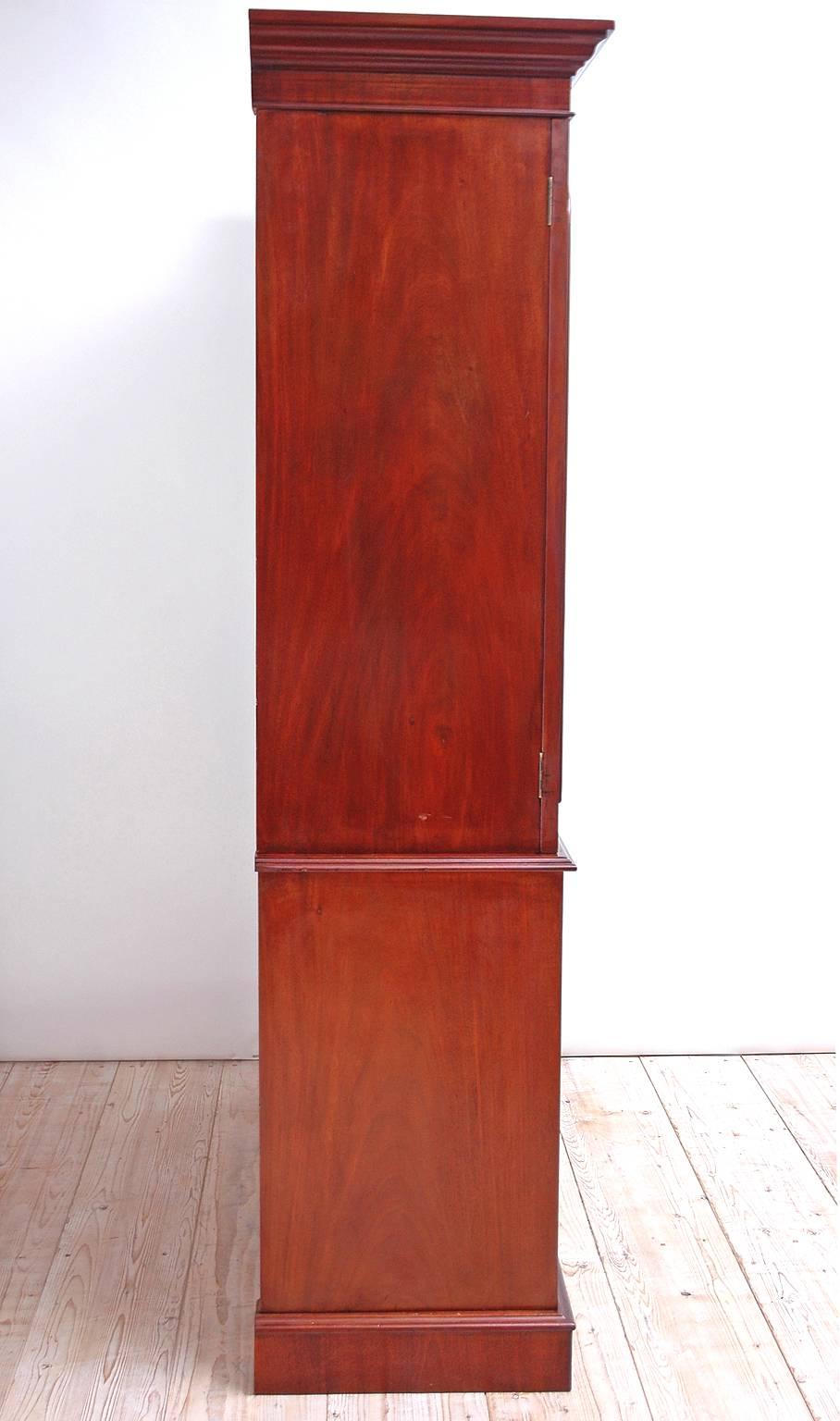 English Victorian Linen Press in Mahogany with Exterior and Interior Drawers For Sale 3