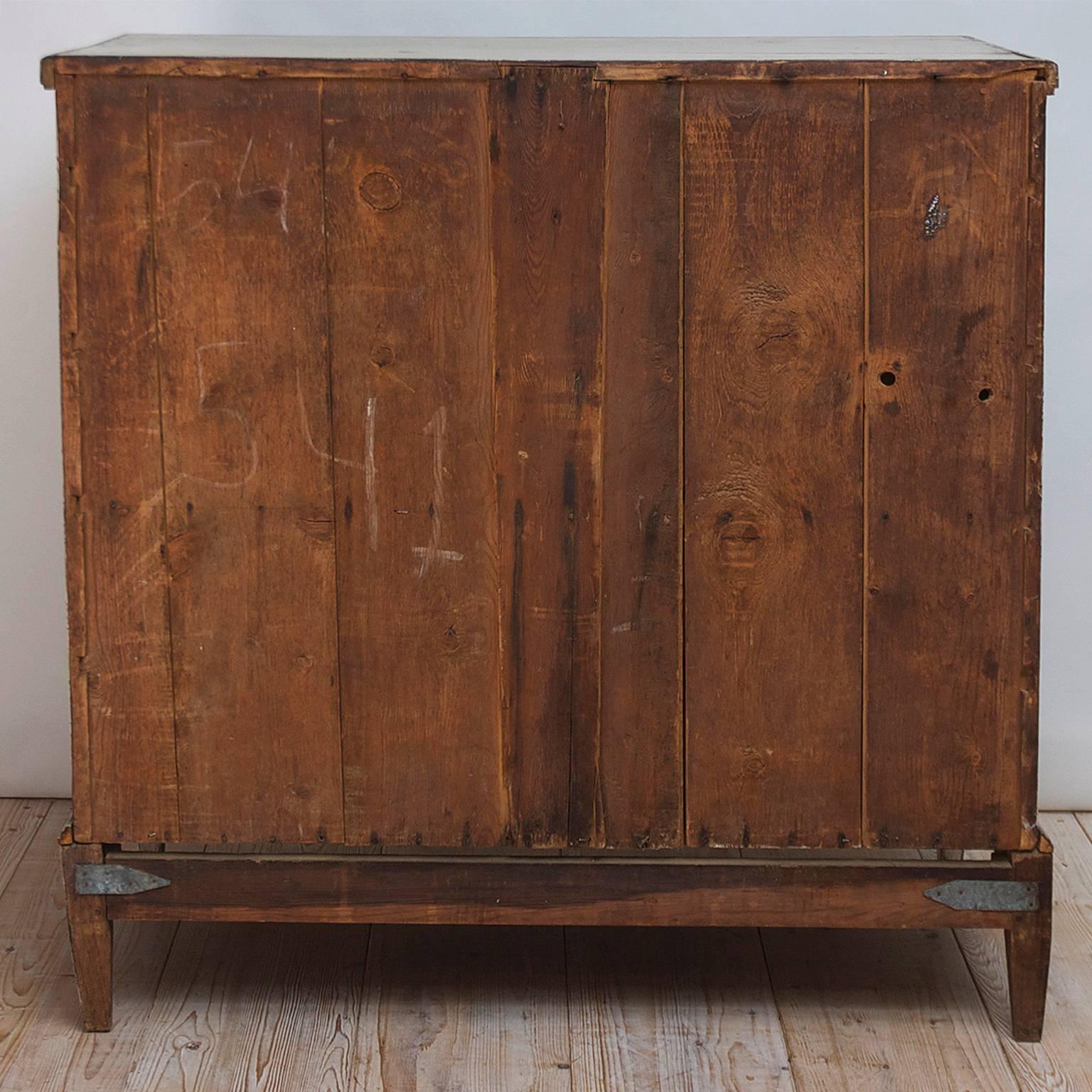 Antique Painted Scandinavian Chest of Drawers, circa 1790 For Sale 1