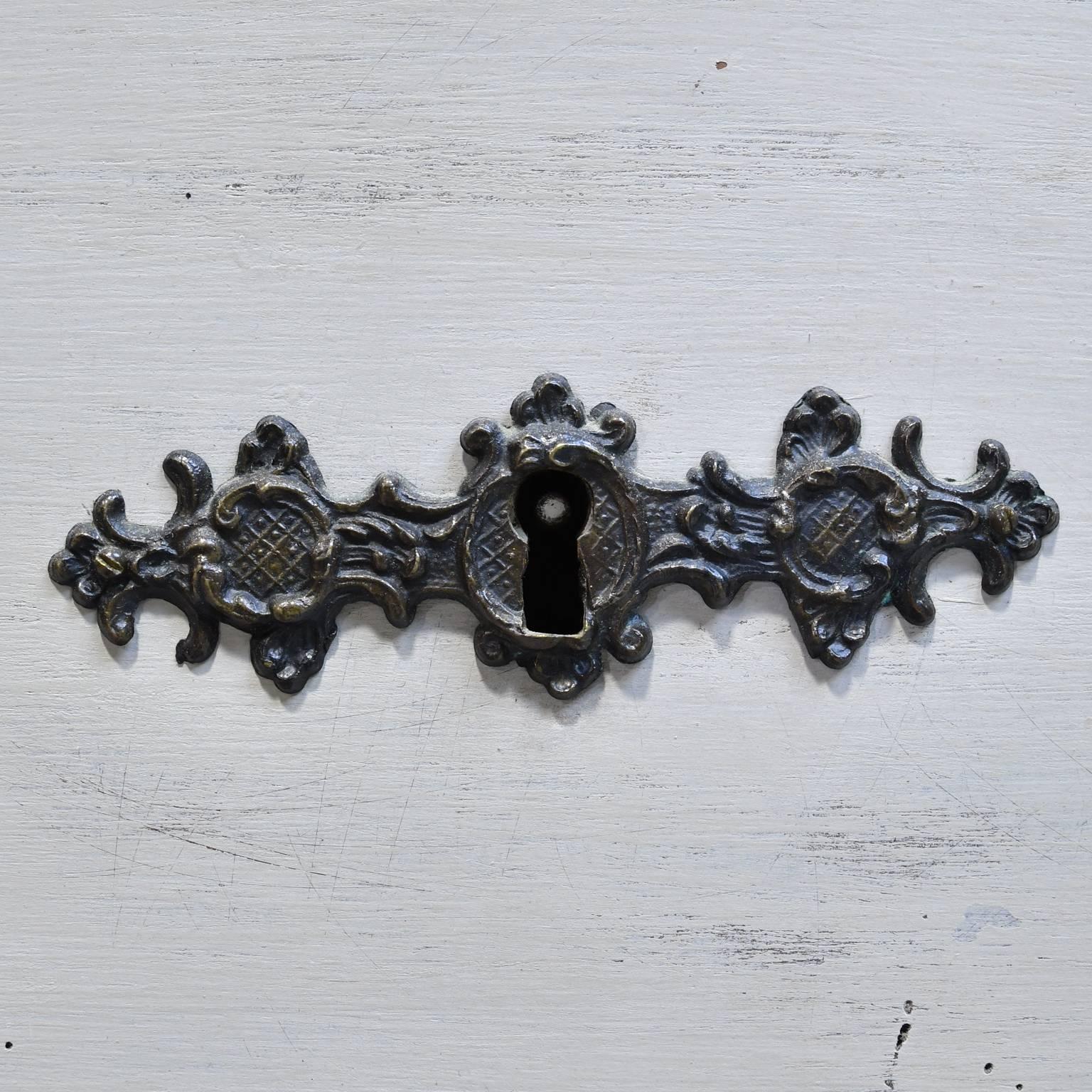 Ancienne commode Scandinavian Antiques peinte, circa 1790 Bon état - En vente à Miami, FL