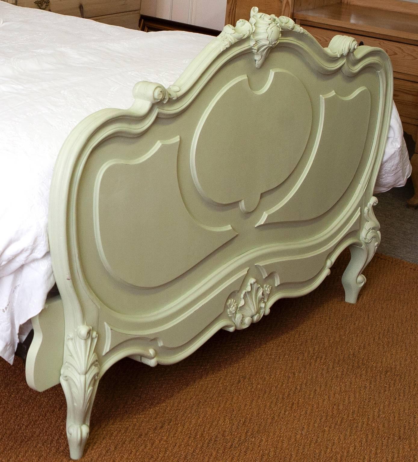 french queen bed