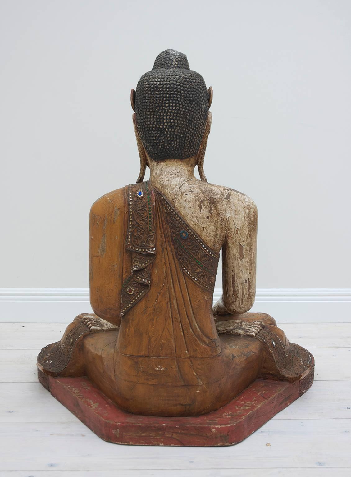 A large well Articulated Burmese Mandalay Buddha in Carved Polychromed Wood 2