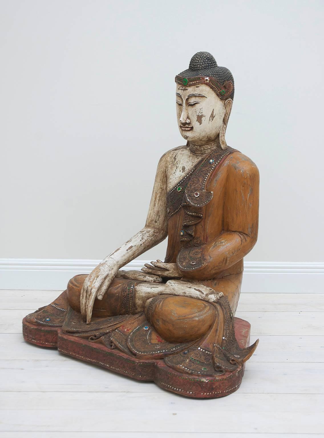 A large well Articulated Burmese Mandalay Buddha in Carved Polychromed Wood 3