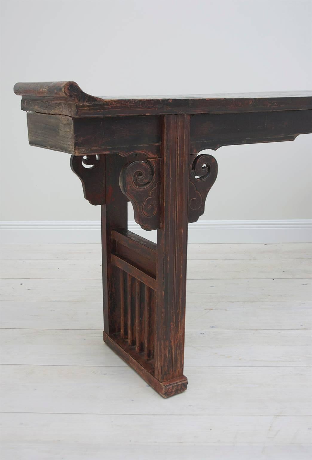 Early 19th Century Chinese Ming-Form Altar Table in Elm Wood, Jiangsu Province In Good Condition In Miami, FL