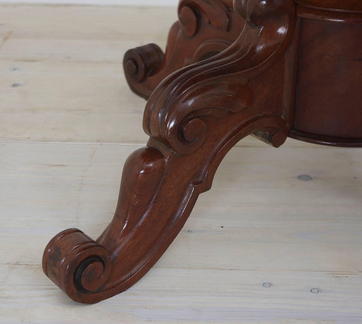 mahogany pedestal table